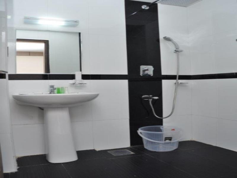 Chandra Royal Inn Velanganni Bagian luar foto